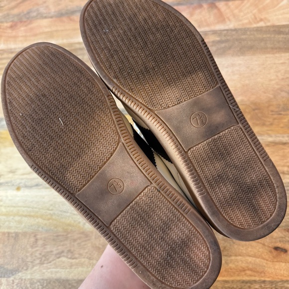 Universal Thread White and Black Sneakers - Picture 6 of 6